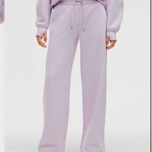Lululemon Scuba Mid-Rise Wide-Leg Pants XS
Color: Lilac Ether